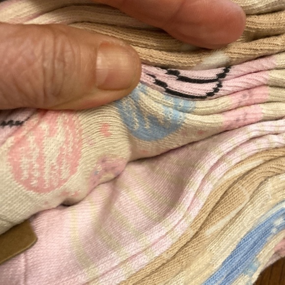 NWT! Rae Dunn GIRLS 10 PACK DONUT ANKLE SOCKS with 3 Bonus Hair Ties - Picture 10 of 12